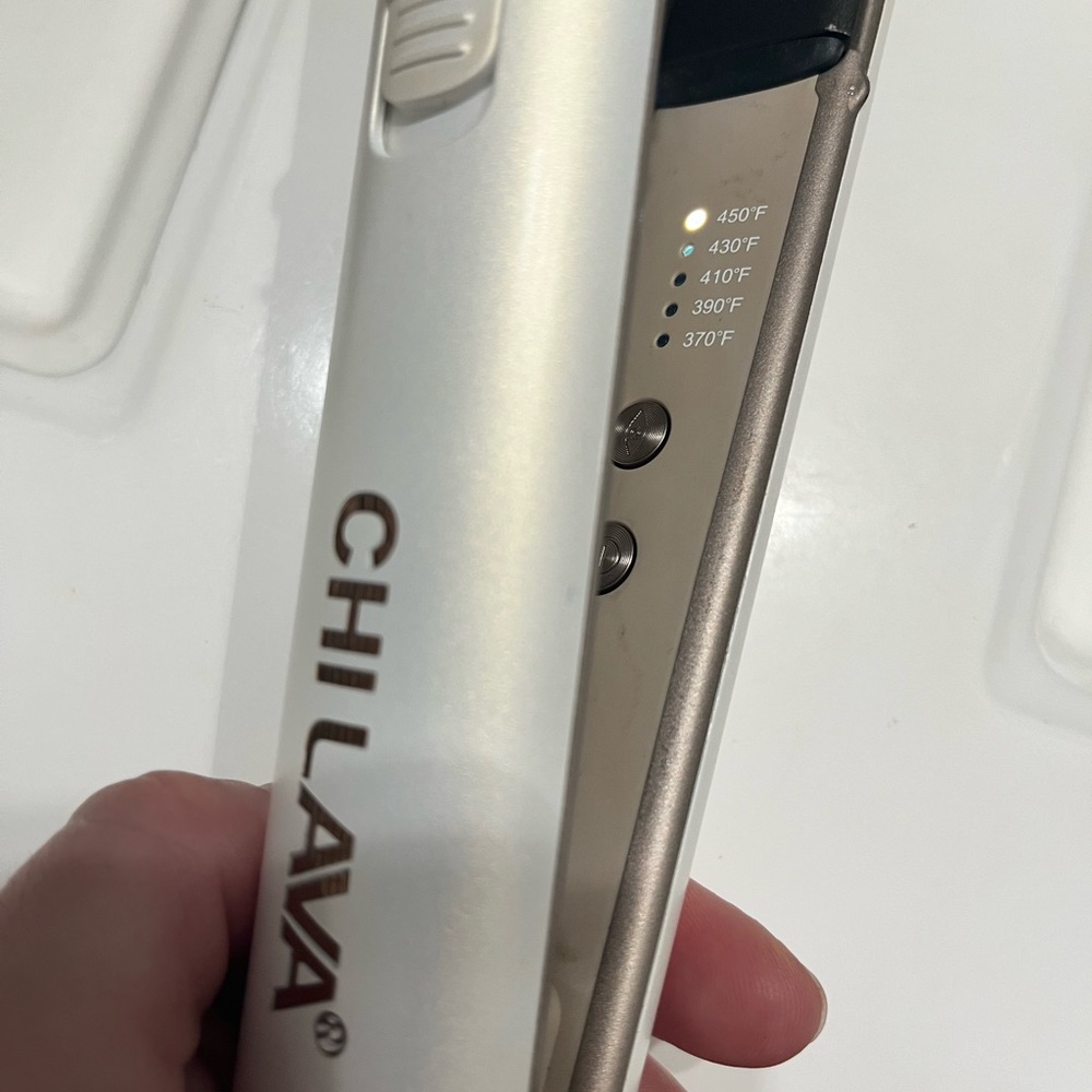 LAVA 4D Hairstyling Iron - White - Picture 2 of 8